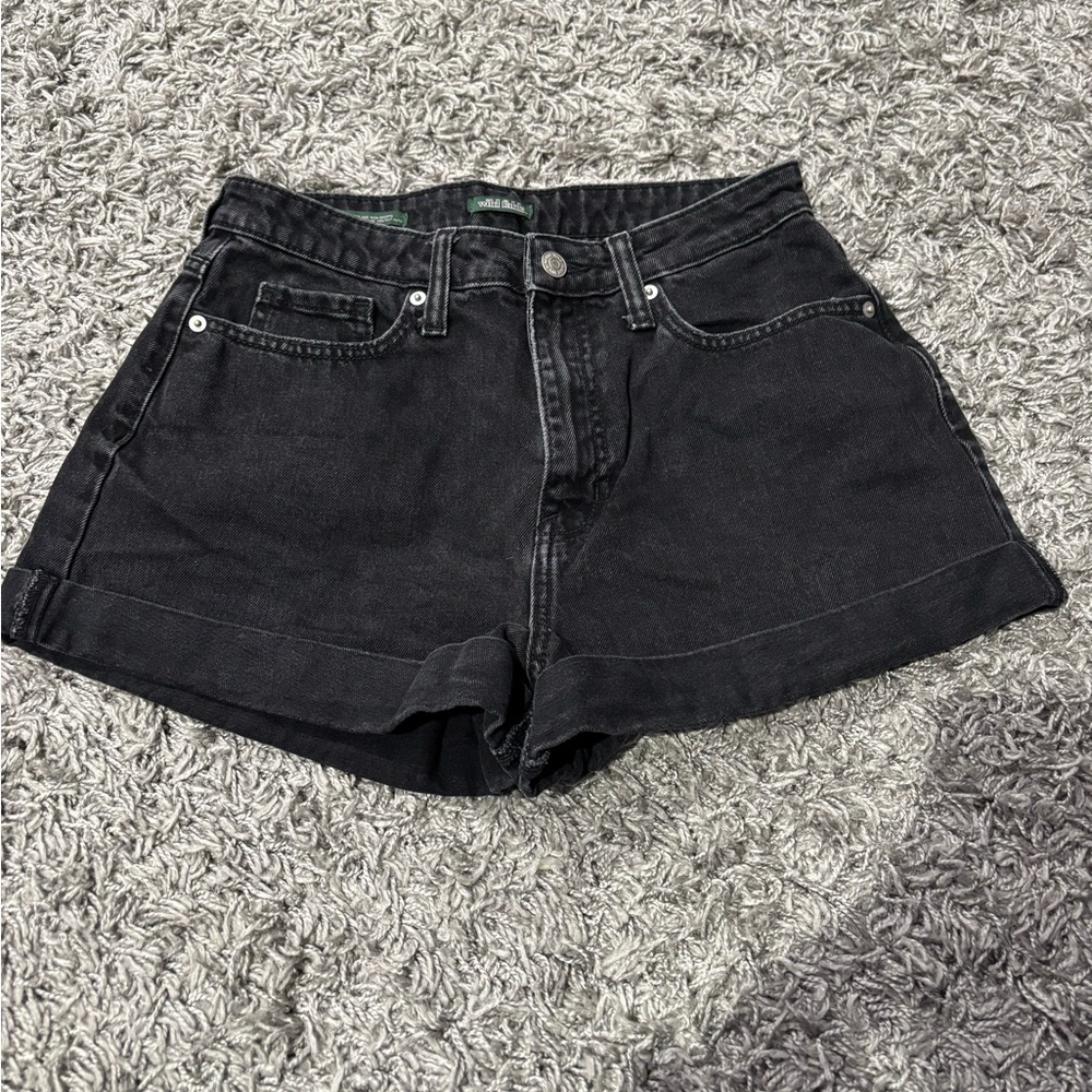 Target- wild fable
Size: US 6/ 28 R Color: Black